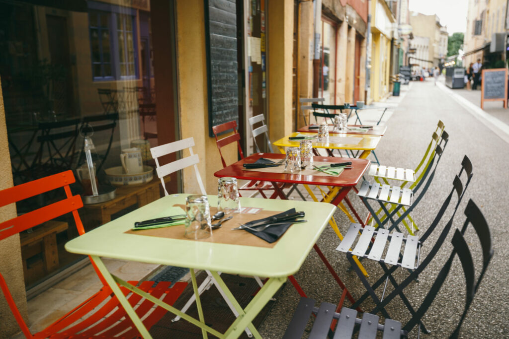 metal-outdoor-furniture-outside-of-restaurant